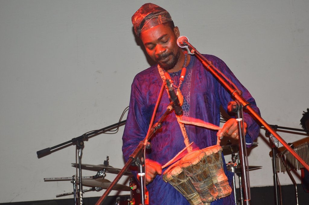 Jah Baba (Oladipo Abiala) est un Chanteur béninois internationalment reconnu multi-instrumentiste @ Twitter