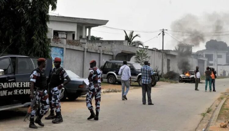 Côte d'Ivoire une policière gifle un gendarme à Abobo dans une vive altercation