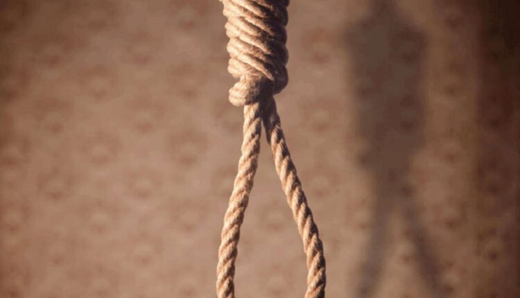 un homme retrouvé pendu