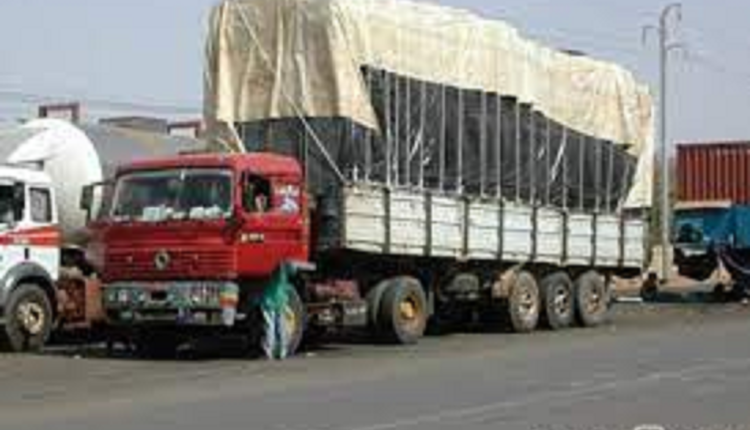 un chauffeur vole un camion chargé de sac de maïs @ Koaci.png