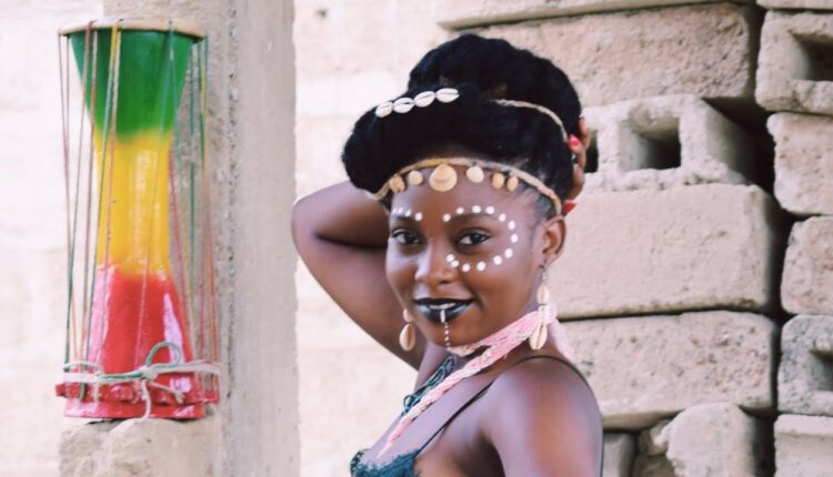 L'artiste béninoise Ayodélé