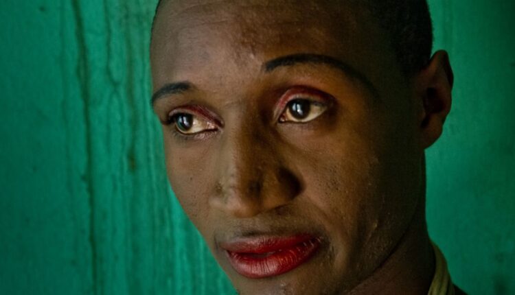 homosexuels chassés violemment