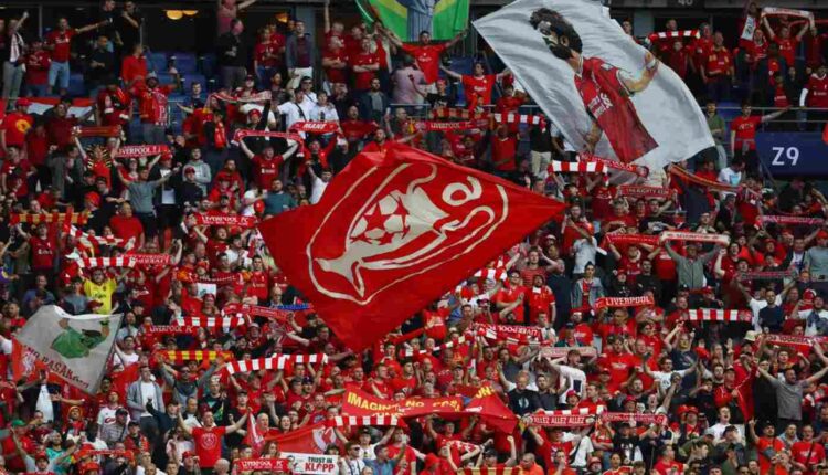 Les supporters de Liverpool venus en masse au Stade de France. KAI PFAFFENBACH / REUTERS
