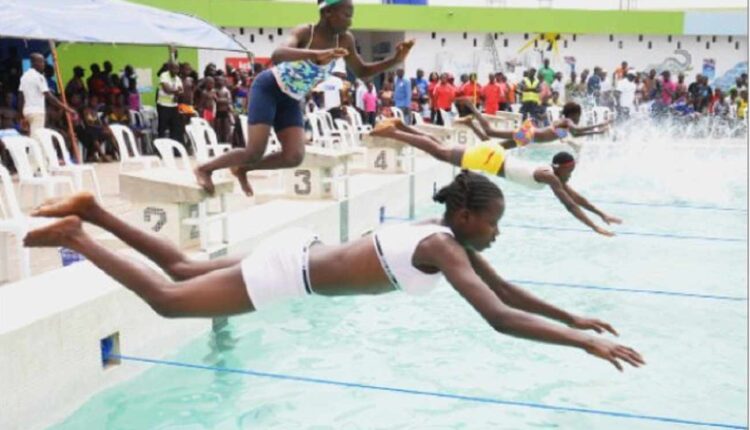 une chute dans une piscine