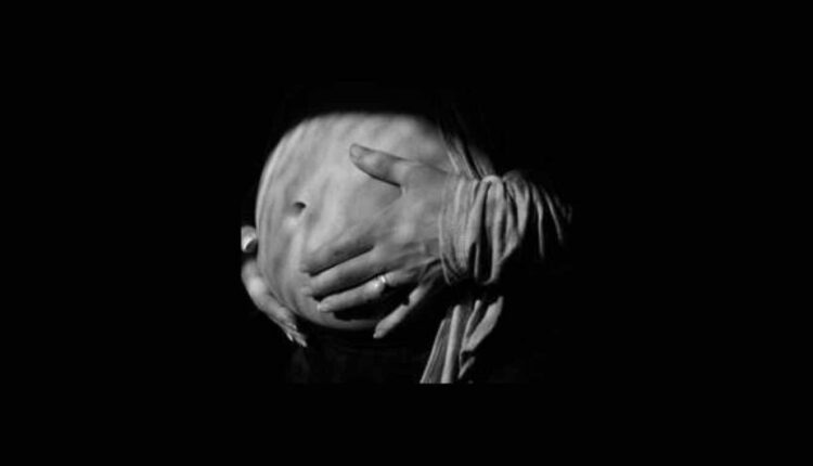 une femme enceinte battue à mort