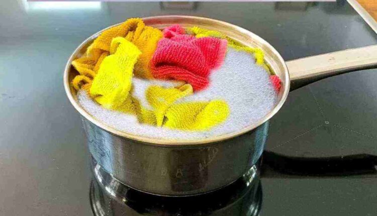 Bon à savoir : cette nouvelles astuce pour laver vos chiffons de cuisine