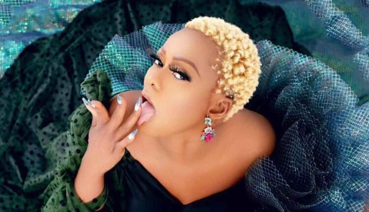 Mani Bella, chanteuse camerounaise