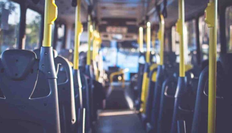 bus de transport en commun @ Image d'illustration