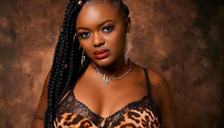 la chanteuse gabonaise Creol