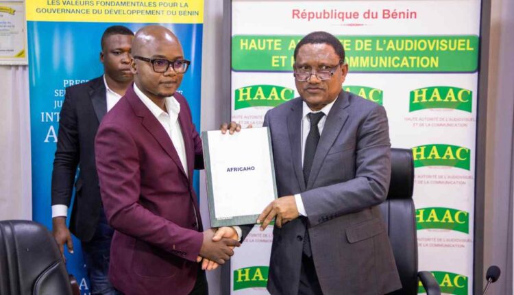 46 médias en ligne signent leur convention d'existence légale avec la HAAC
