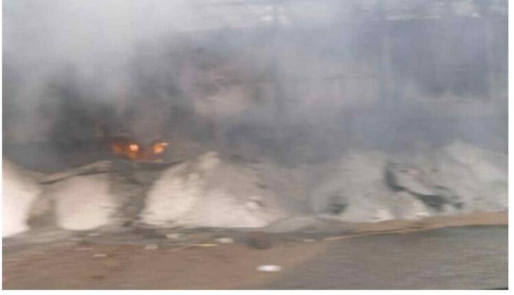 Un camion Gros porteur et un véhicule 5 places en feu