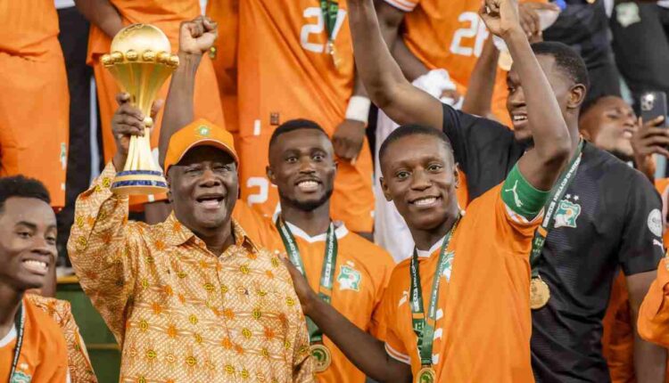Alassane Ouattara offre une villa et 50 millions de CFA à chaque joueur