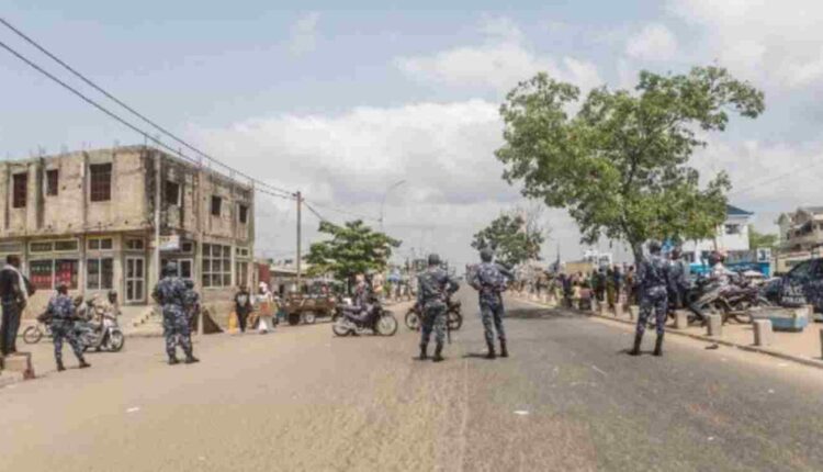 Marche pacifique bénin police