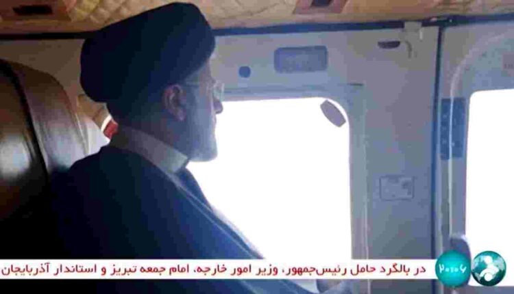 Le président iranien Ebrahim Raïssi filmé dans son hélicoptère, peut avant le crash de l'appareil le 19 mai 2024. - IRINN / AFP