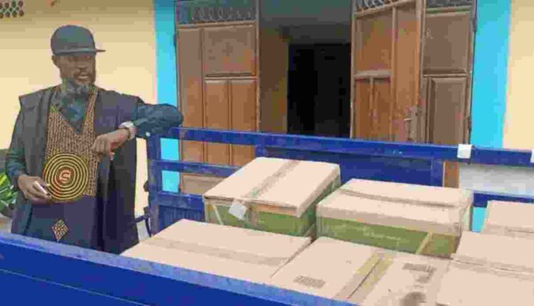 Don de Thibaut OGOU à ses amis prisonniers