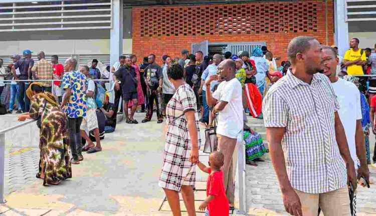 Marché PK 3 de fripperies