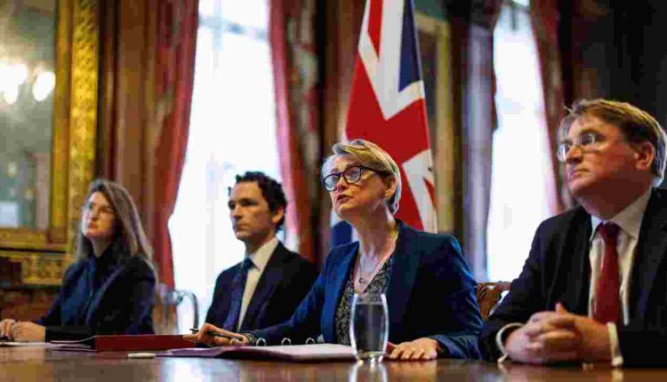 Yvette Cooper, ministre britannique des Affaires étrangères, qui préside une réunion virtuelle avec plus de 40 pays sur le détroit d'Ormuz, le 2 avril 2026. ©Maxppp - Tolga Akmen